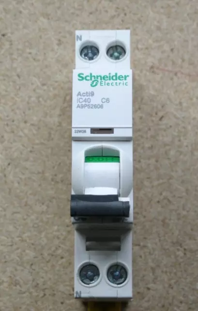 SCHNEIDER ELECTRIC A9P52606 Interruttore magnetotermico iC40a 1P+N C 6A 4500A