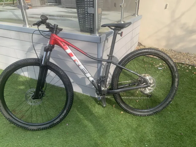 Trek Marlin 6 Hardtail Mountain Bike 2022 in Red and Black Fade [EXCELLENT]