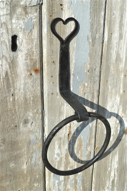 Hand made wrought iron Shaker heart towel ring wall mounted folk art style 3