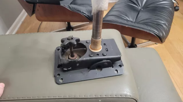 chair tilt swivel mechanism. Frank doerner 1974.