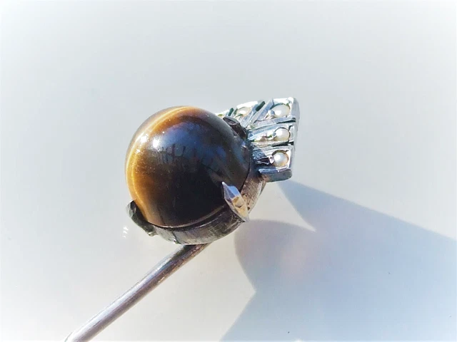 EPINGLE à CRAVATE ancienne PAVAGE STRASS et BILLETTES sur bakélite