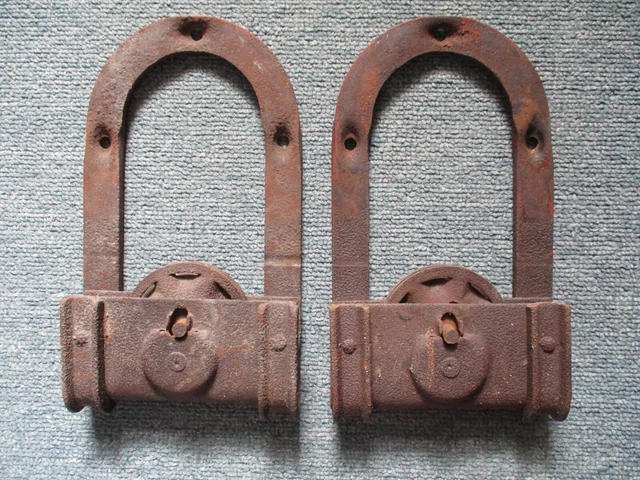 Pair Antique Horseshoe U Shape Barn Door Rollers Sliders Cast Iron Salvage