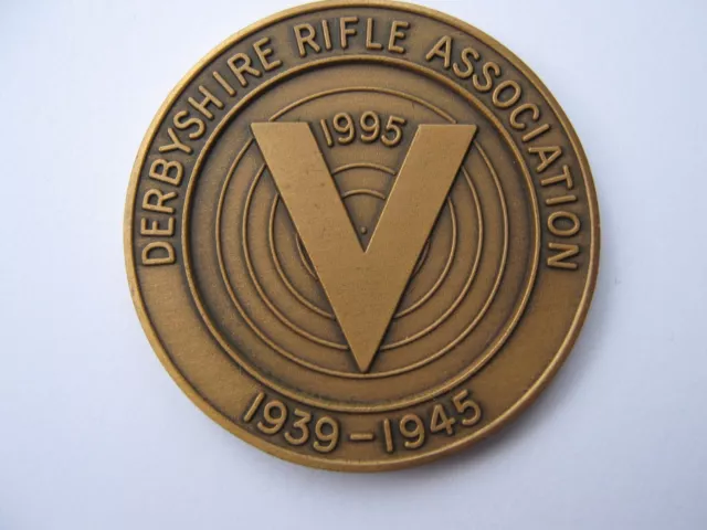 1995 Bronze Derbyshire Rifle Association 1939 - 1945 Medal / Award / Coin...