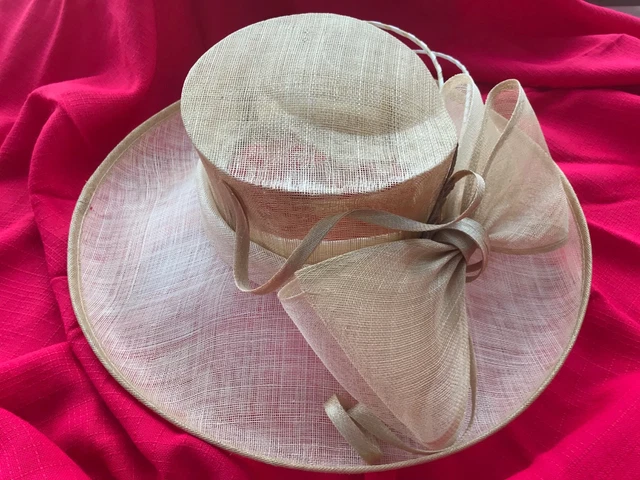 SUSY KRAKOWSKI BESPOKE millinery grey felt hat Wedding Races  display picture 1