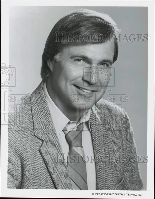 1986 Press Photo Actor Gil Gerard in "Sidekicks" TV Series - ttp03313