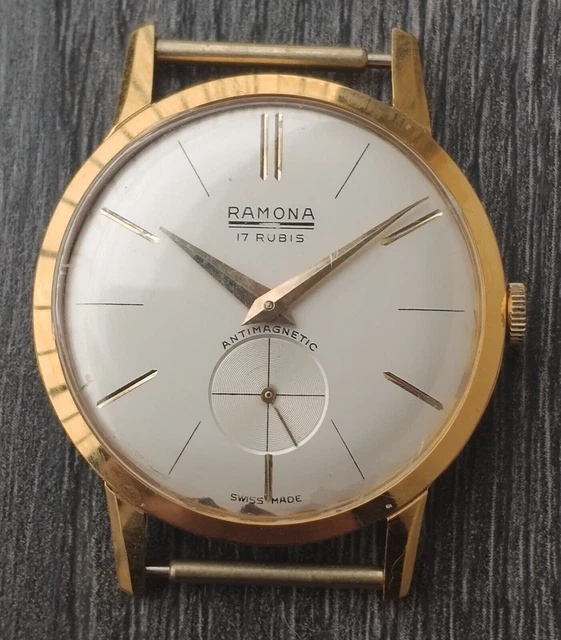 La montre à remontage manuel Ramona vintage pour hommes est en cours de...