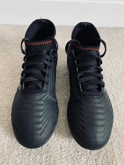 Younger Boys Adidas Predator Football Boots/Trainers/Astro Turf- Size UK 2 EU 34