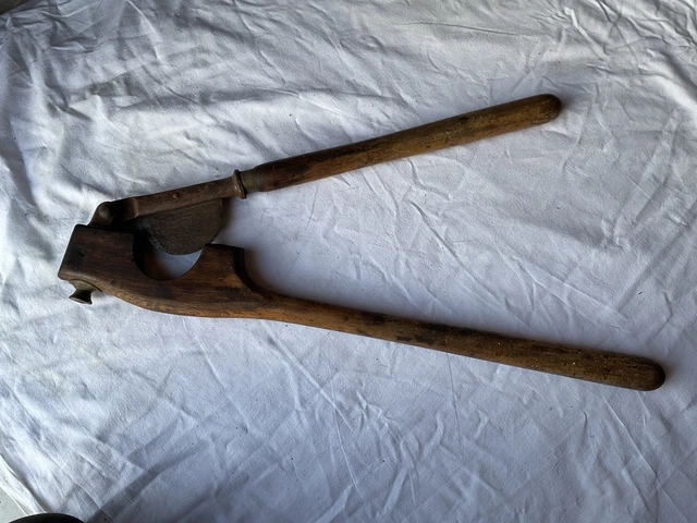 Outil Ancien De Métier - Lame En Fer Forgé, Probablement Pour Cordonnier Ou Bourrelier, état D'usage, Pièce Unique