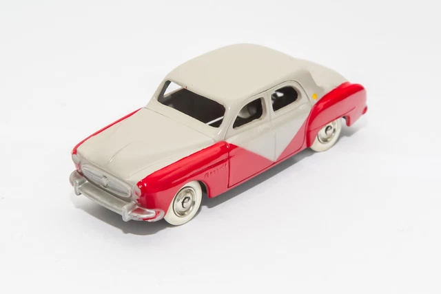 1 / 43 ème DINKY TOYS RENAULT 8 / jouet ancien EUR 95,00