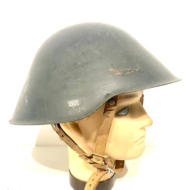Les casques militaires, des objets de collection riches en symboles