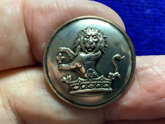 HOLLAND FAMILY ~ LION GUARDANT IN DUCAL CROWN 25mm S-P LIVERY BUTTON FIRMIN 1890