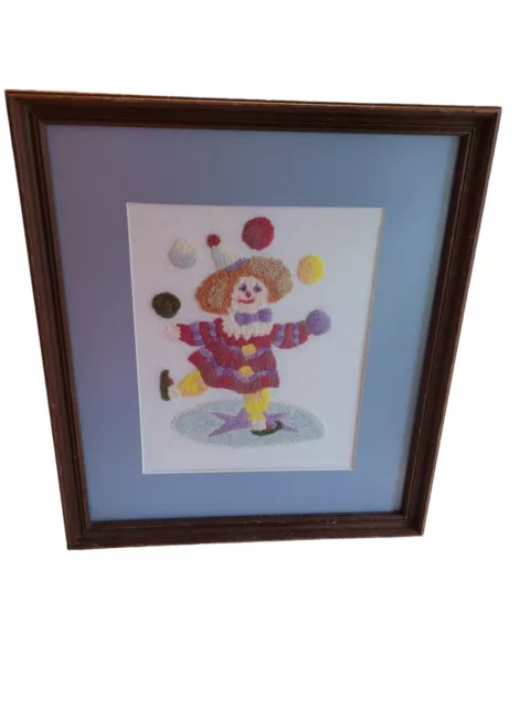Arte crewel de payaso enmarcado de colección (?) "Bordado 12,5"" X 14,5"