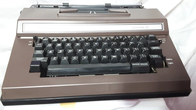 Brother 3800 Correct-O-Riter Electric Typewriter + Case FOR PARTS NOT WORKING
