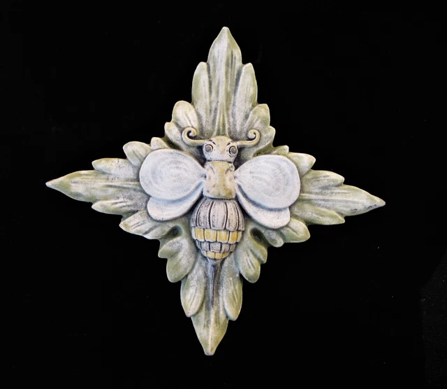 Bee  Garden Arts & Crafts Gothic Ellison Tile