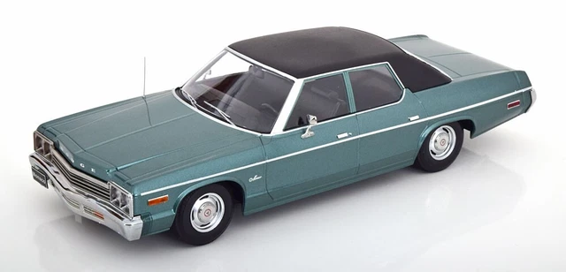 Ford Taunus GXL Limusina Verde/Negro 1:18 – Clásico de 1971 a esca