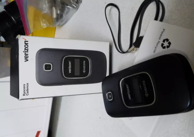 Verizon Flip Phone-w/Charger