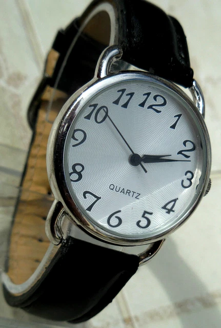 Montre Mixte Ovale Select, Noire, Avec Boussole Et Thermomètre - Quartz, Bracelet Silicone - Occasion
