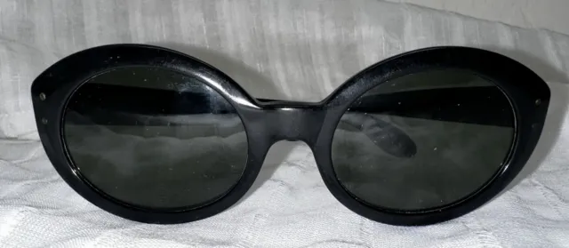 Vintage Women's Bausch & Lomb Ray Ban Bewitching Black Frame Sunglasses