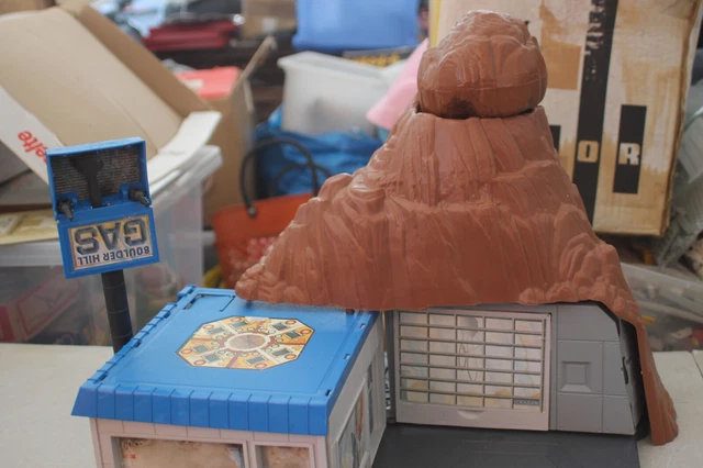 Lot MASK Vintage 1985 : Base Boulder Hill Prison + Figurines Kenner (bon état)