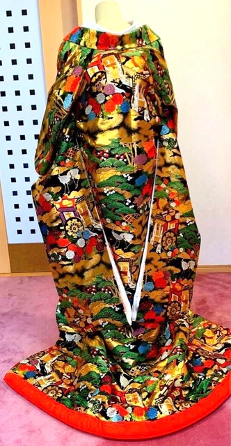 Japanese silk Uchikake Wedding Kimono Luxurious Pine pattern Vintage Black Gold