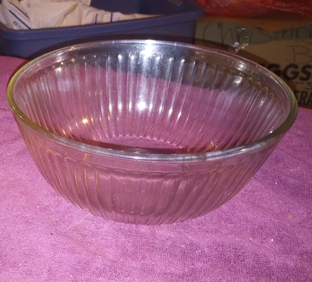 https://www.picclickimg.com/eycAAOSwXgJjs-w-/Vintage-PYREX-Nesting-Bowl-Ribbed-Clear-Glass-Bowl.webp