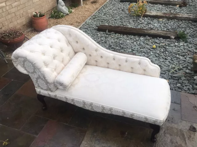 Beautiful Chaise Lounge Sofa in Off White Excellent condition! 