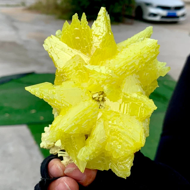 314G Newly discovered green crystal cluster mineralspecimen+naturalsulfur from