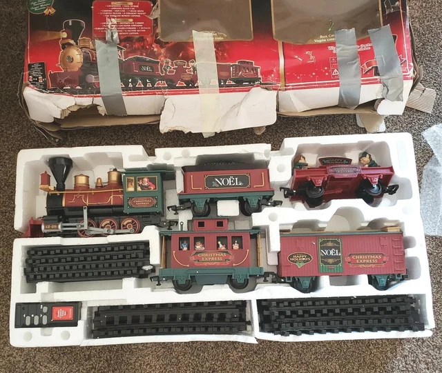 EZTEC NORTH POLE Express Christmas Train Set 26 Pieces + Remote Control