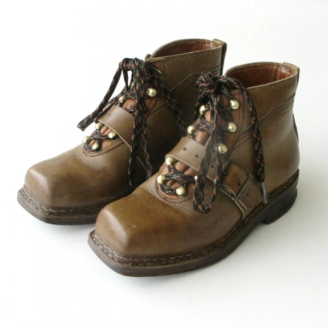 Ancienne paire de chaussures de ski à lacets ou Télémark- Cuir  cousue main