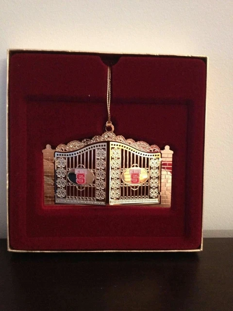 K) NIB ChemArt Collectible NC STATE WOLFPACK Gates Christmas Ornament 24K