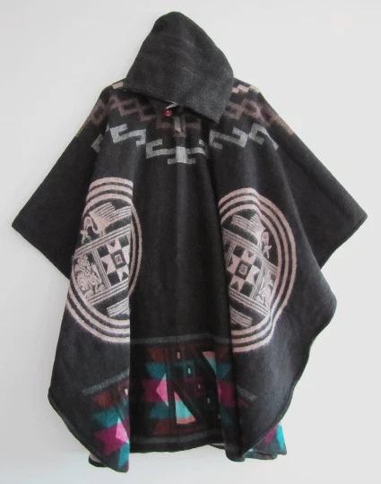 Poncho con Cappuccio | Lana morbida e confortevole | Design Nativo | Artigianale