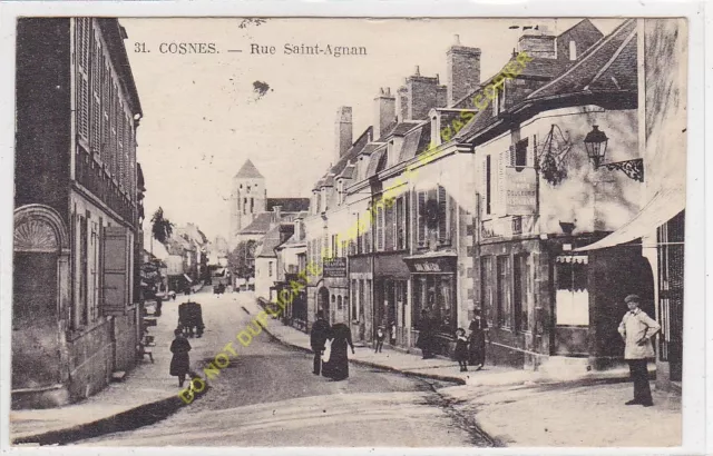 CPA 58200 COSNE SUR LOIRE Rue Saint Agnan animée Edit 1939