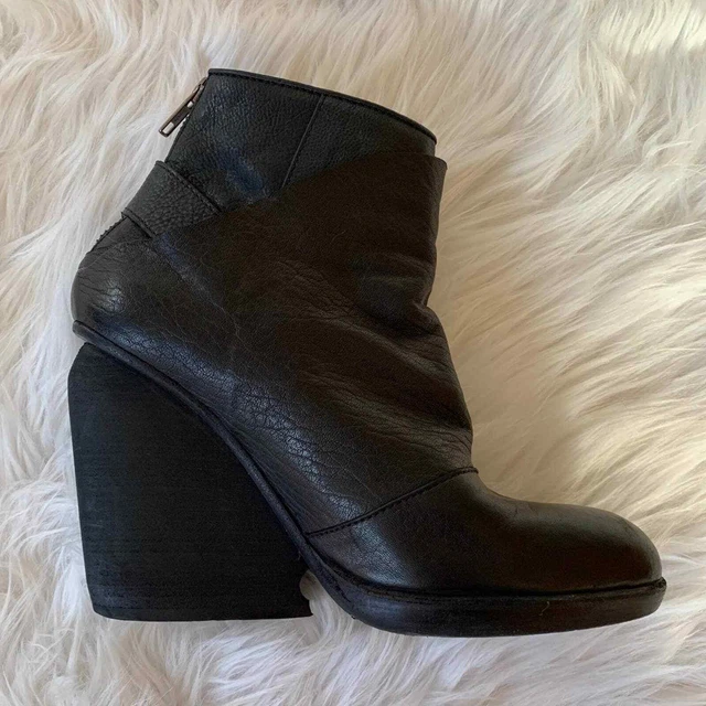 LD Tuttle Black Leather Ankle Wedge Booties, EU 38 LD Tuttle Black Leather Ankle Wedge Booties, EU 38