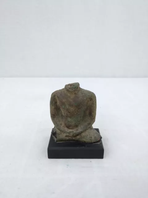 Antike Bronze Buddha Figur aus Burma auf Ständer 16./17 Jahrhundert Asien Antik