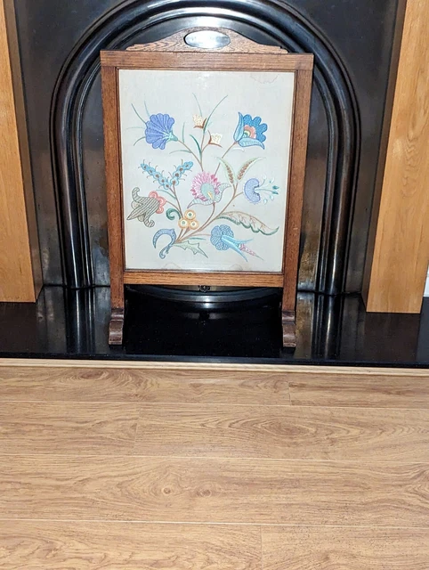 Schermo vintage parafuoco in legno ricamato ago floreale tradizionale