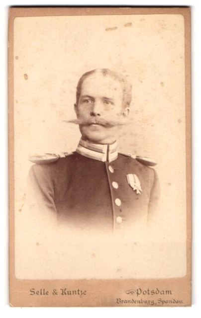 Fotografie Selle & Kuntze, Potsdam, Schwertfegerstr. 14, Portrait Offizier in G