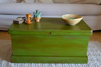 Liza utilizzabile come puff o sgabello Baule in legno color talpa Stella bianca per custodire oggetti 