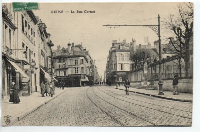 REIMS - Marne - CPA 51 - les rues - la rue Carnot - commerces