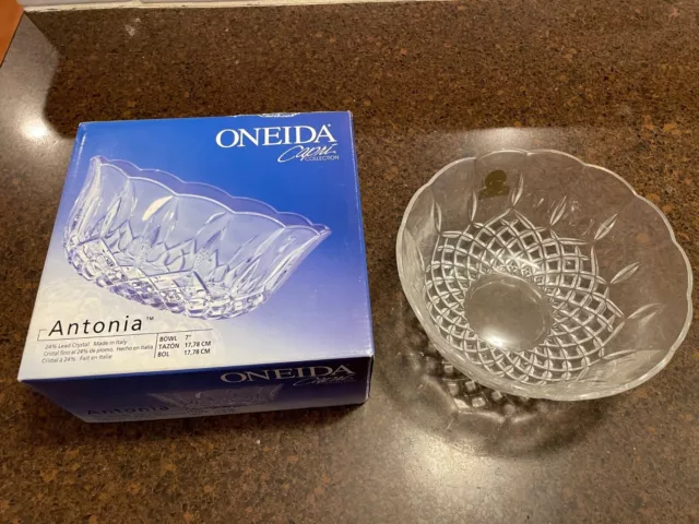 BRAND NEW IN BOX Oneida Crystal Clear Cut Antonia 7" Scalloped  Edge Round Bowl