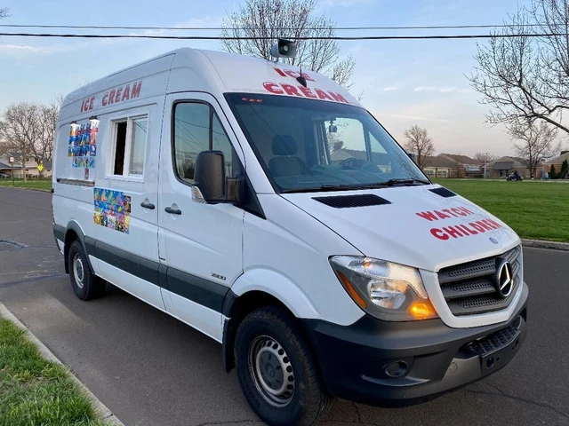 2016 Mercedes-Benz Sprinter 144" turbo diesel 2.1L. Ice Cream Truck
