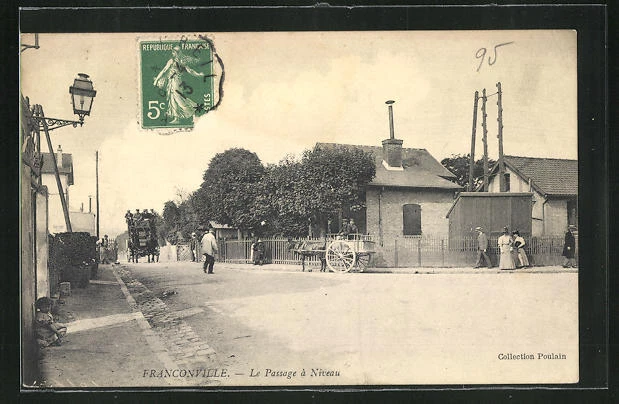 CPA Franconville, Le Passage à Niveau, vue partielle 1913