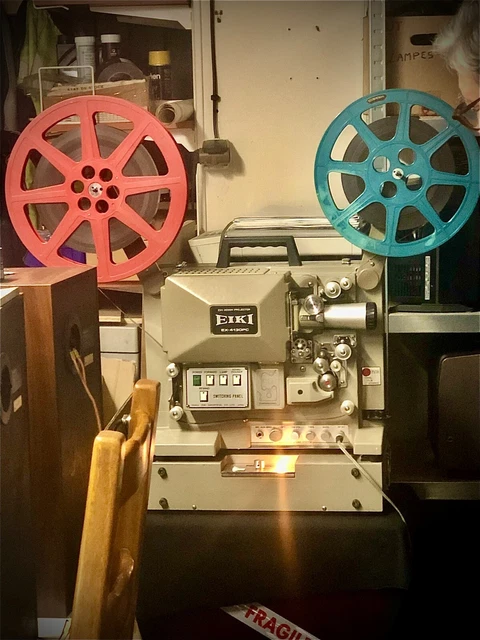  Projecteur de cinéma EIKi à croix de malte avec accessoires et pièces détachées