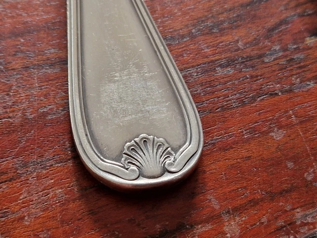 12 cuillères à café métal argenté coquille orfèvre Christofle modèle Berain Mid 20th c French silver-plated coffee spoons 14,1cm - France 12 cuillères à café métal argenté coquille orfèvre Christofle modèle Berain Mid 20th c French silver-plated coffee spoons 14,1cm - France