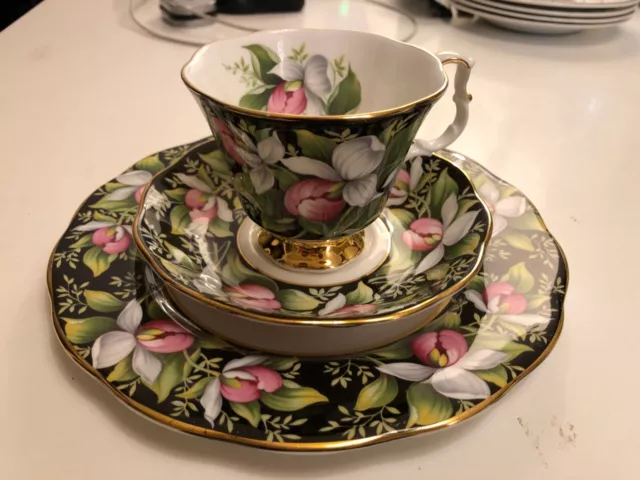 superbe et belle tasse à thé et soucoupes Royal Albert porcelaine anglaise