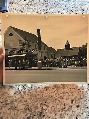 VTG 1960s 8x10 B&W PHOTO Rochester NY Abbott’s Ice cream Stand Line Lake Ave