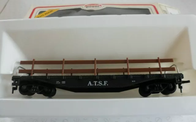 HO scale wagon 40'Flat w/ Guard Rails (boxed)
