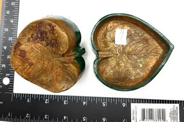 Vintage Large Leaf Dies Heart shapecast iron DL122