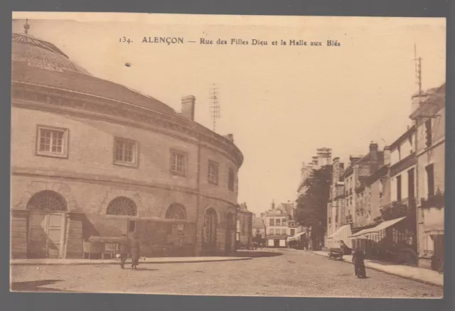 CPA animée - ALENCON - RUE DES FILLES DIEU ET LA HALL AUX BLES - ORNE 61 - non c