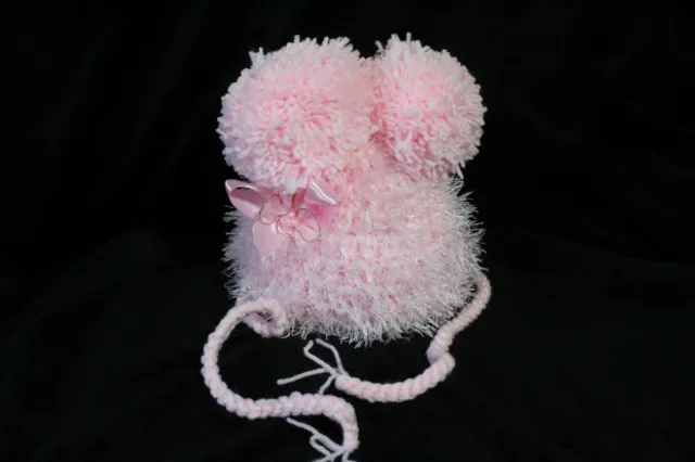 Lillbees Baby Mädchen rosa pelzige Mütze mit Doppelbommelband und Schleife. nb bis 6m