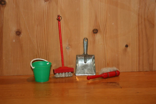 DDR Puppenmöbel Puppenstube Zubehör Besen Schrubber Eimer Kehrblech ...